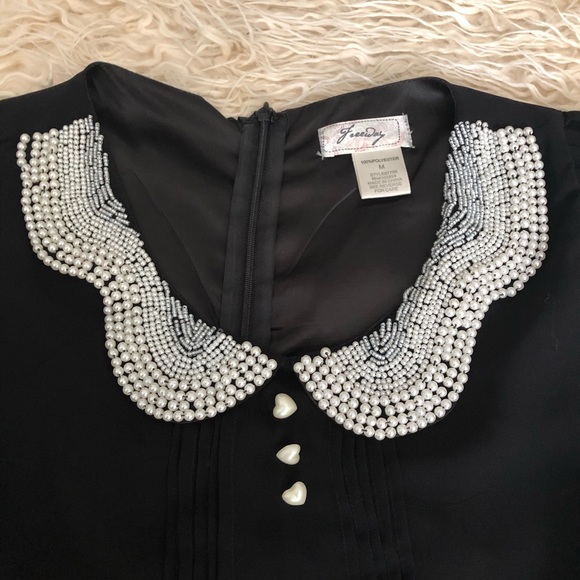 Cute romper with beaded collar - Picture 4 of 7